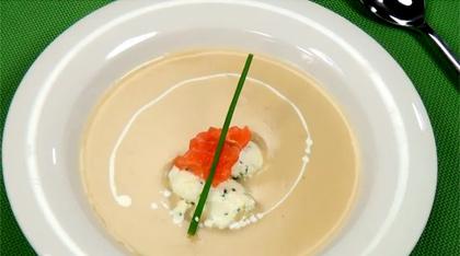 Jerusalem artichoke soup with crème fraîche and smoked salmon